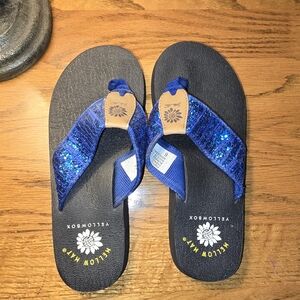 Yellowbox Flip Flops, Size 6, Pretty, Sparkly Blue!